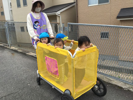 あちこちできれいな春のお花をいっぱい見つけて楽しみました！