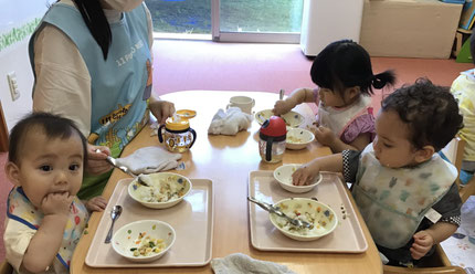 昨日保育園で収穫した野菜がいっぱい入っていて、モリモリ食べました！