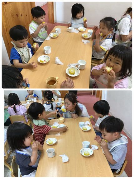 「あまーい！」「さっきむいた、とうもろこしだよね！」「おいしい！」とみんな嬉しそうに食べていました。