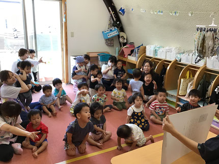 みんな、声を合わせて「おおきくおおきくおおきくなあれ！」と言いながら楽しそうに見ていましたよ！！