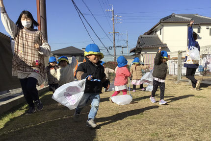 「みてー！わたしのたこ！！」「みててねー！はしるよー！」ととても嬉しそうに見せてくれました。