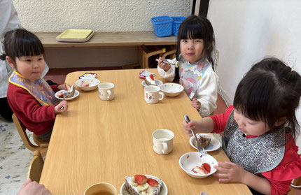 「みてみて！かわいくできた！」と大満足な様子で食べていました！