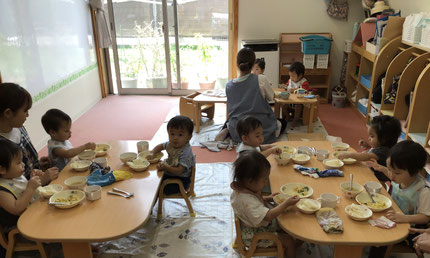 収穫した野菜は給食のカレースープにして食べました。