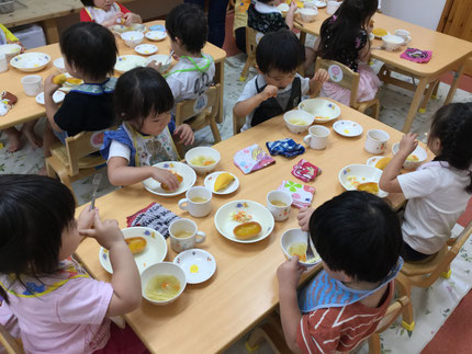 「おいしいね♪」とお友だちと顔を見合わせて、みんな嬉しそうに食べていましたよ！