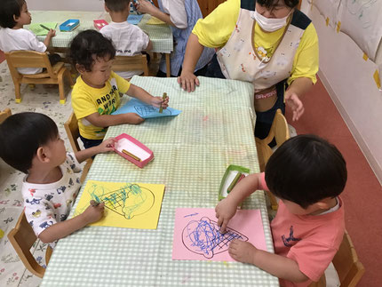 今日は、ほしぐみさんは塗り絵やお絵描きをしました。