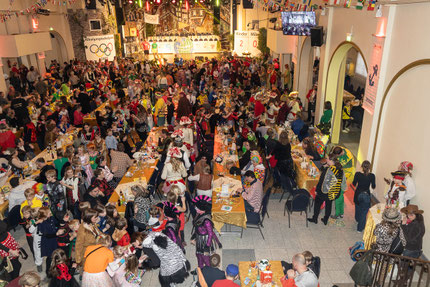 Polonaise durch die Bürgerhalle