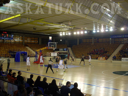 El histórico Polideportivo de Mendizorroza, escenario del partido. (Foto KAPU)