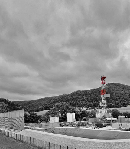 Drill site and rig in Haute-Sorne. Photo credit: Geo-Energie Suisse AG