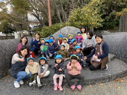 　遠足、楽しかったね !  もうすぐ、転園するお友達とお別れです。寂しいですね。