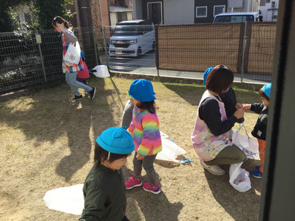 　たこを持って一生懸命に走っていました。たこあげ楽しかったかな?