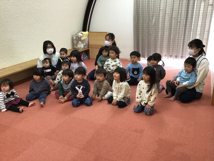 桃のお花や、ひらあられのクイズもあって、みんな真剣に見ていました！