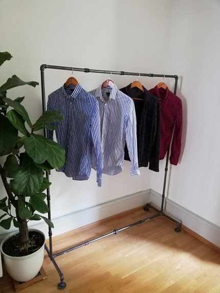 Industrie Kleiderständer aus Rohren Boutique Modeshow Modeschau Kleiderstange Vintage Eisen zum Vermieten Mieten