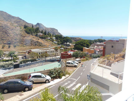 Blick vom Apartment zum Meer das für Langzeitmiete ist.