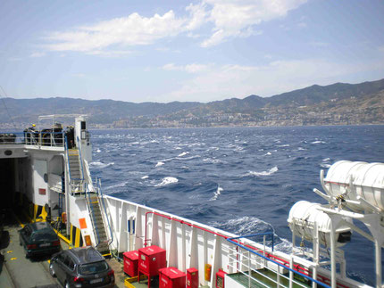 Hoher Wellengang auf der Straße von Messina