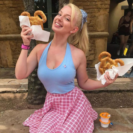 Pretzels in the photo are not actual DINER products,... Used for demonstration purposes. 😉