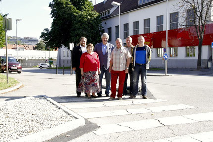 V.li: Gemeinderat Mag. Klaus Bergmaier, Stadträtin Mag. Anna Wegl, Vizebürgermeister Gottfried Haselmayer, DI Helmut Hardegger (Straßen- Wasserbau), Johann Bauer (Elektroabteilung) und Norbert Weidinger (Wirtschaftshof). © Stadt Krems