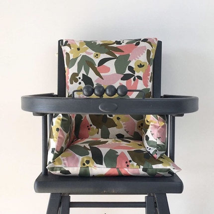 cette image représente un coussin de chaise haute en coton enduit pour chaise haute Combelle