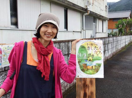 会場準備中のJOUさんといい感じのポスター