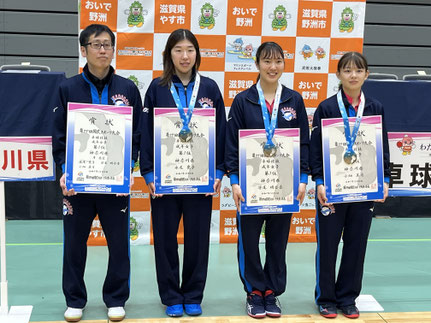 成年女子優勝(岸監督、永尾、笹尾、小畑各選手)