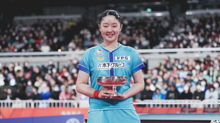 女子シングルスは張本美和(木下グループ)初優勝、ジュニア女子と2冠達成「©日本卓球協会」