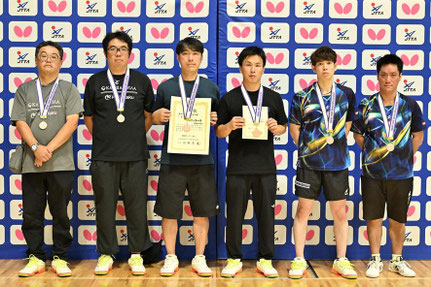男子30歳以上の部　3位：カヴァヌーラ©卓球レポート／バタフライ