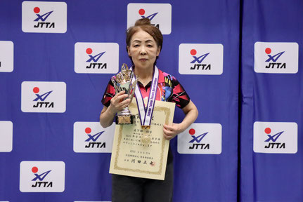 女子ローセブンティ優勝　日下部鈴子（チャイム）「©JTTA広報委員会」