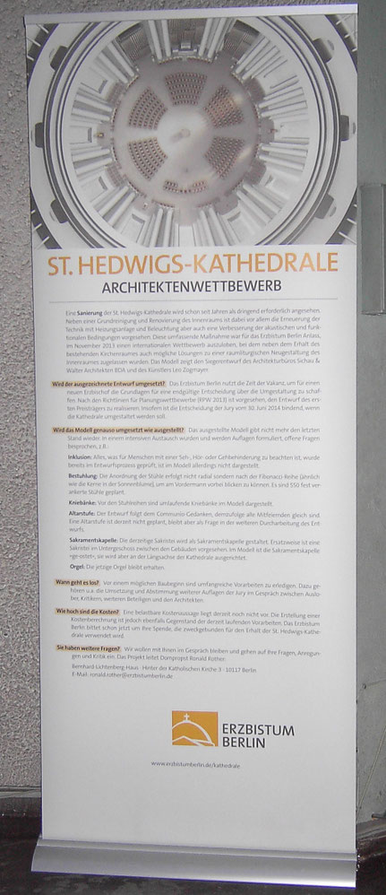 Werbeaufsteller in der Kathedrale am 24.12.2014 (Text s. unten)