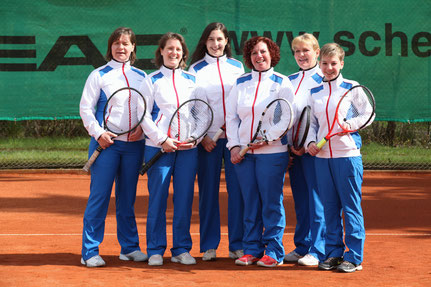 Nicole Will, Melanie Wehner, Vanessa Moor, Sylvia Möller, Siggi Peuster, Emily Möller Damenmannschaft SV Neuhof Tennis