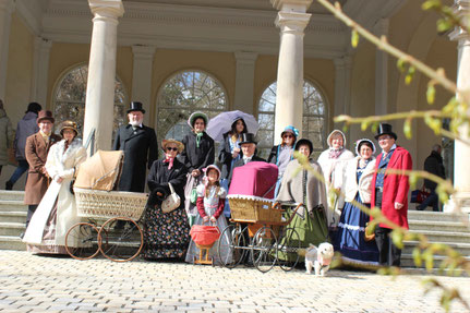 Alle Teilnehmer vor der Wandelhalle