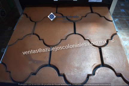 <img src="Loseta Cuadrada de Barro al Natural.jpg" alt=" Loseta Tapatía de Barro al Natural hecha en México 100% a mano" />