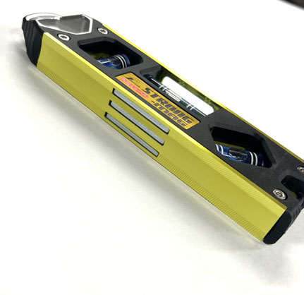 単管の形状に合わせたラウンド型測定面なのでマグネットがより強力に吸着します。