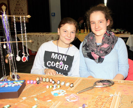 Zum ersten Mal mit eigenem Stand dabei: Fabienne Beilig (li.) und Antonia Vogel (re.)