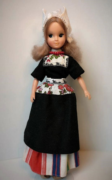 70s Fleur in a Volendam outfit found loose. Photo by Angela Mombers.