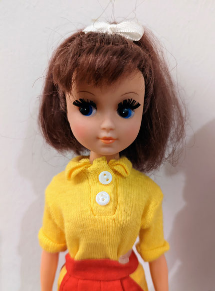 Bermuda Fleur doll second edition with chestnut bwon hair.