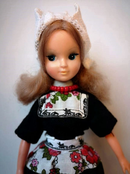 Close up of 70s Fleur in Volendam costume. Photo by Angela Mombers.