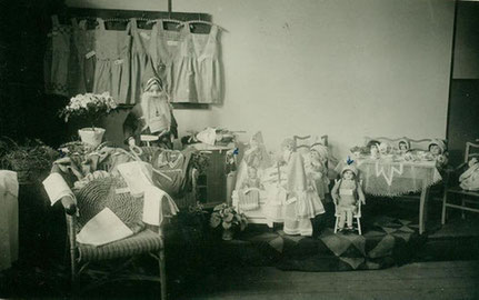 Handarbeitsausstellung in der Volksschule Ostern 1930