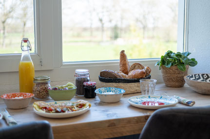Heerlijk uitgebreid ontbijt op de kamer of in de tuin