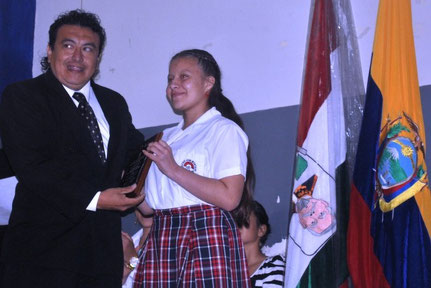 Gema Elizabeth Alay Macías, de la U.E. Juan Montalvo, ganó un concurso de declamación en la Uleam. Manta, Ecuador.