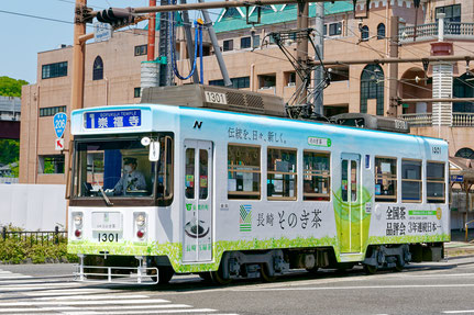 長崎電気軌道　1301号「長崎そのぎ茶」カラー電車(原爆資料館-大学病院/2020年4月）