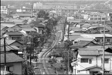 戦後の国鉄宇品線。1972年まで使われていた（その後は貨物専用線となり、1986年に廃止となった）。（広島市公文書館所蔵）