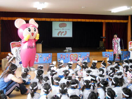 日本ハムのマスコット ハミュー画像