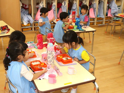 給食の様子