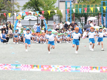 運動会のかけっこの様子