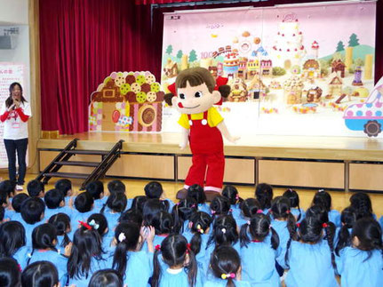 不二家のマスコット ペコちゃん画像