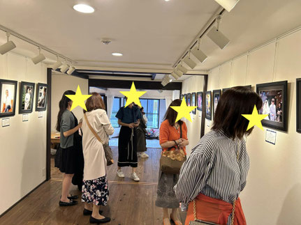 大人の遠足でメンバーの個展へ