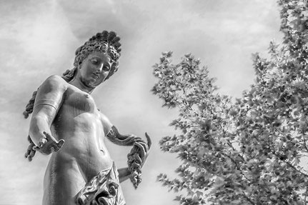 Mateo Brigande, La galerie de Mateo, bronze, buste, cariatide, marbre, statuette, boiserie, moulure, ornement, figurine,