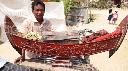 Roneat ek carved. The blades are rolled up and placed inside the soundbox for transport. Phnom Krom, Siem Reap.