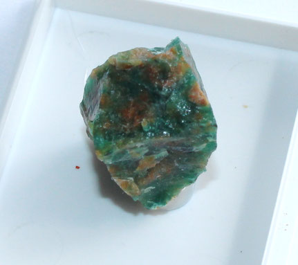 Grüner Opal (Nickelopal). Fundort: Gölmarmara bei Akhisar, Türkei.