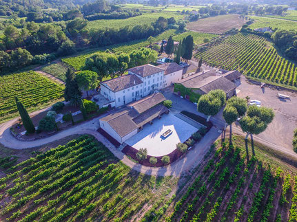 Le Chateau Clastron de nos jours, rebaptisé Chateau Réva . son vignoble et Ses toitures où attérit le Sergent TUCKER