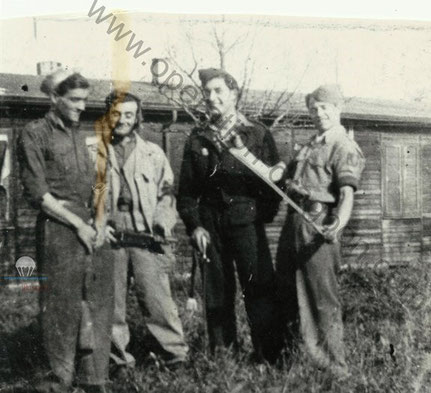 Sylvain JEAN-BAPTISTE à droite, a ses cotés Dominique LOGIACCO et deux de ses camarades pionniers. Allemagne 1945.